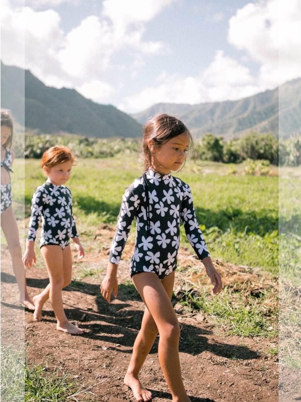 Of One Sea Girl’s one Piece Rash Guard Rashguard in Black Plumeria 9-10